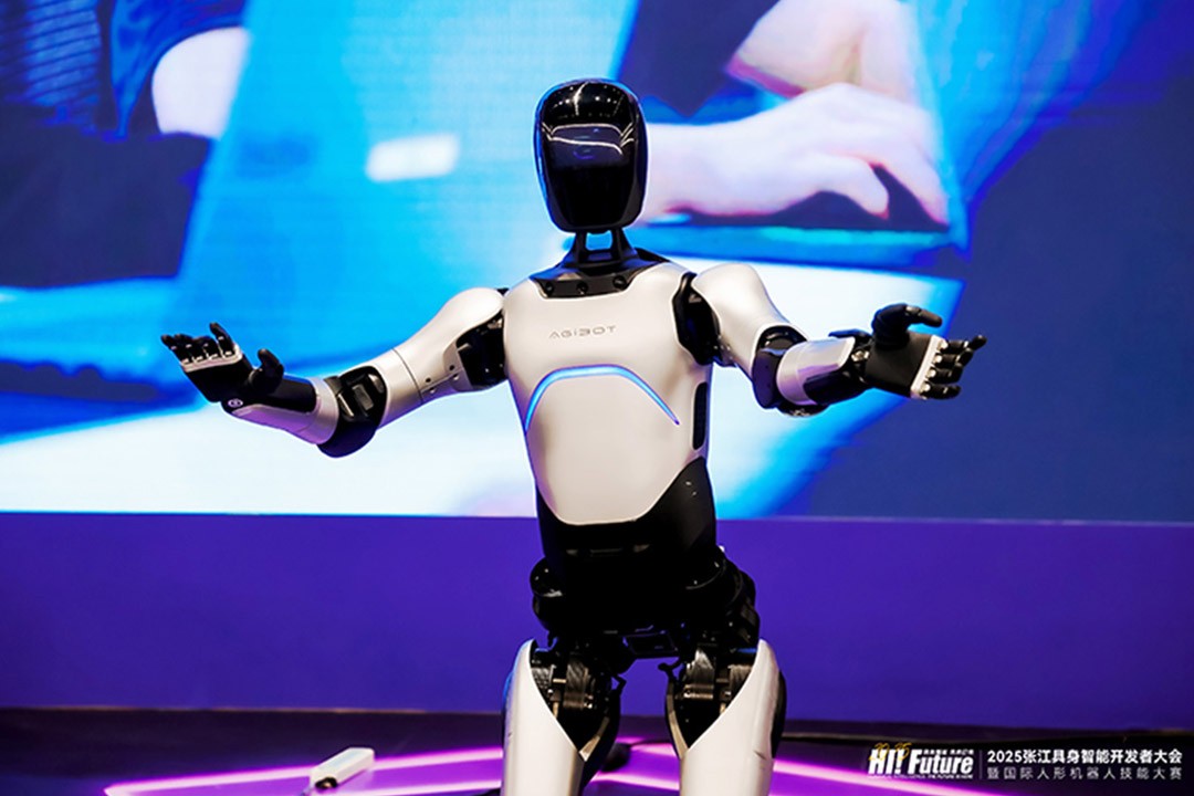 今年会jinnianhui-70英寸4K夏普70C7 极致的美学看得见的光影本色